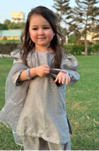 Girls Grey Pakistani Shalwar Kameez